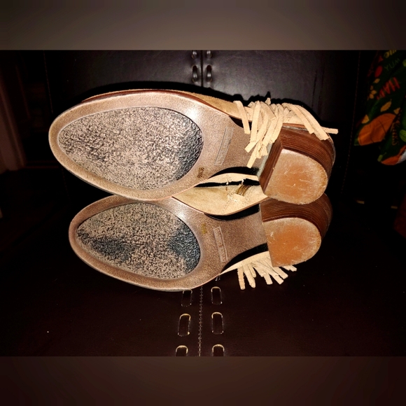 ✨Western Flair✨Vince Camuto Harlin Tan Suede Leather Fringe Booties 6M - Picture 5 of 6